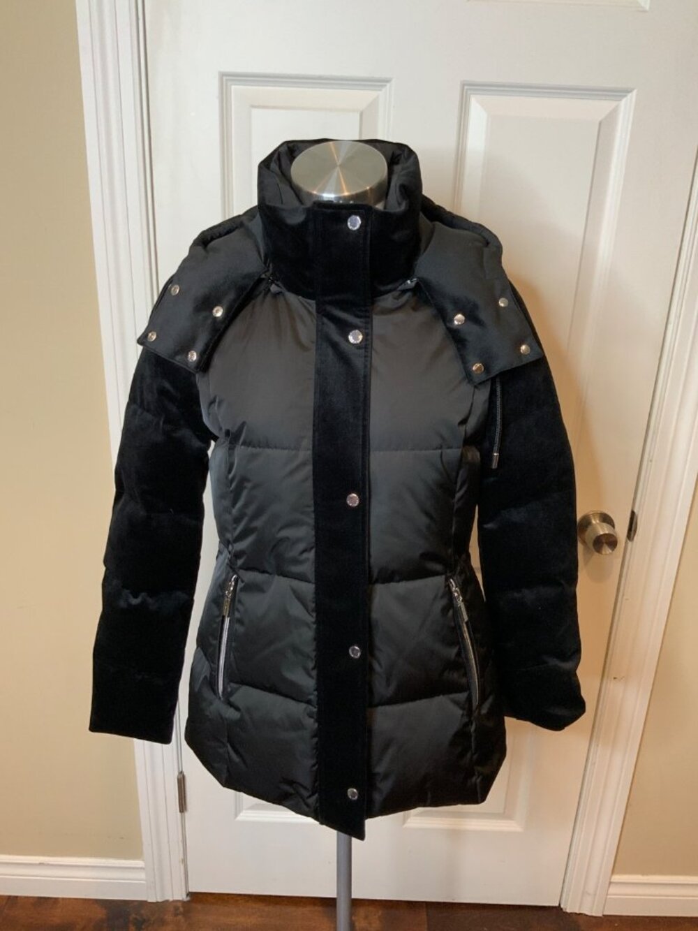 Elie Tahari Black Down Puffer Hooded Coat Velvet Trim NWT $495, Size XS